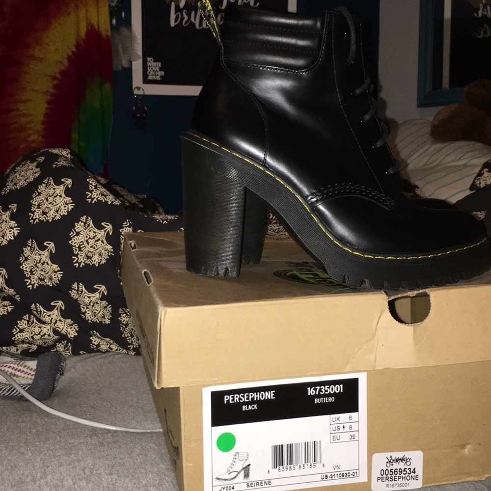 Women's size 8 Dr Martens